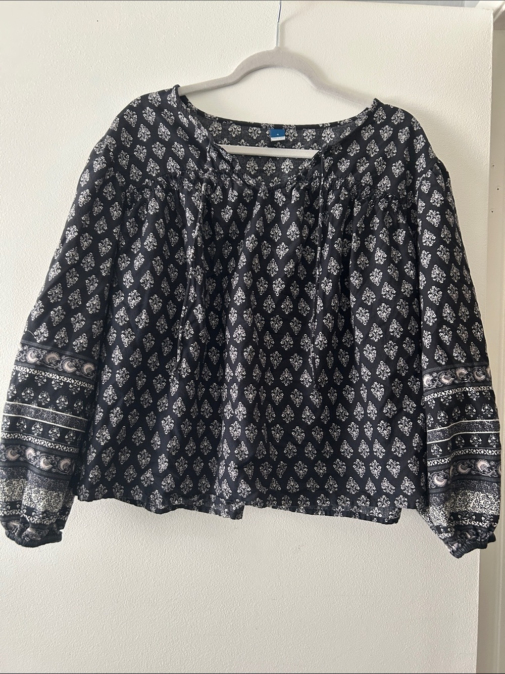 Old Navy Black Printed Peasant Top